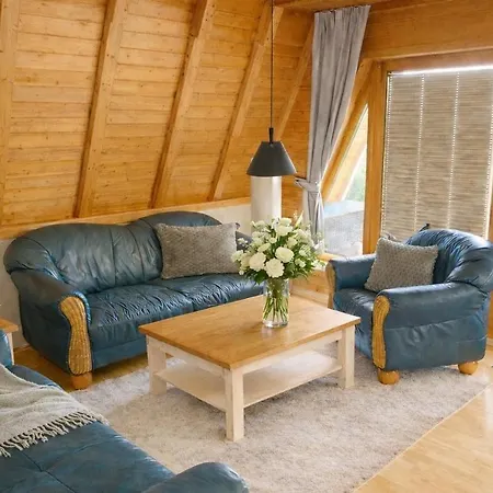 Komfortabeles-finnhuetten-ferienhaus-im-fischerdorf-freest